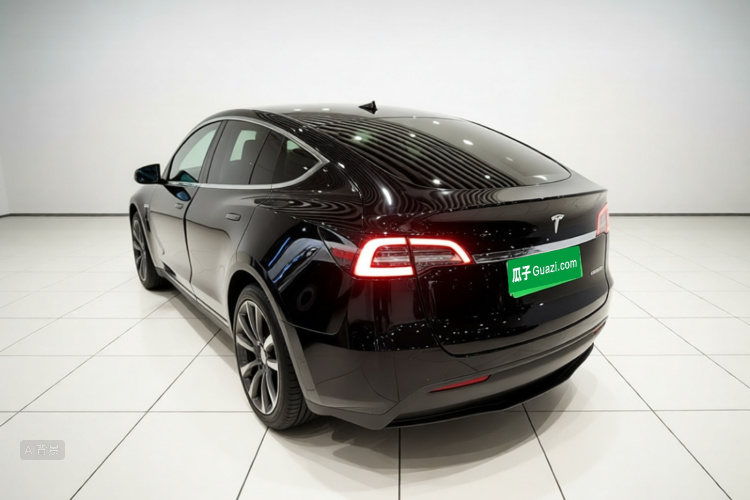 Tesla Model Y 2023 #5 Tesla Model Y 2023 car image #5