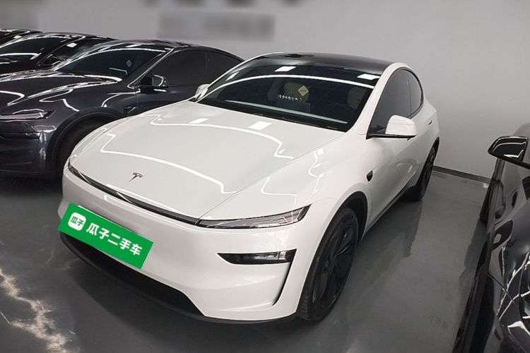 Tesla Model Y 2025 #2 Tesla Model Y 2025 car image #2