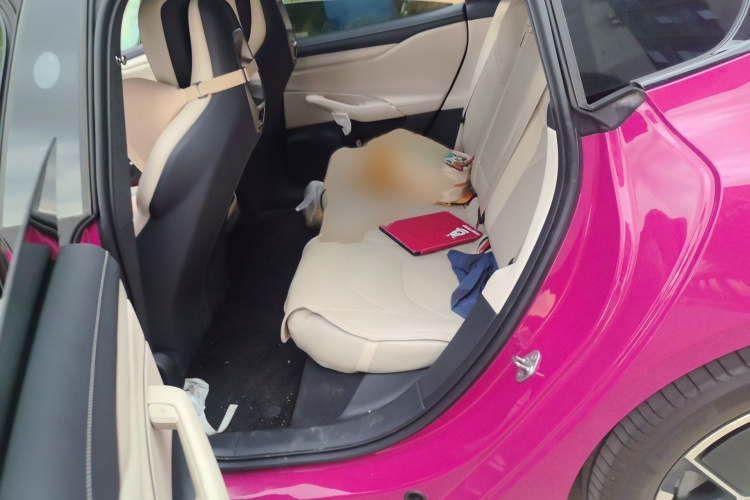 MI SU7 2025 immagine di auto #14