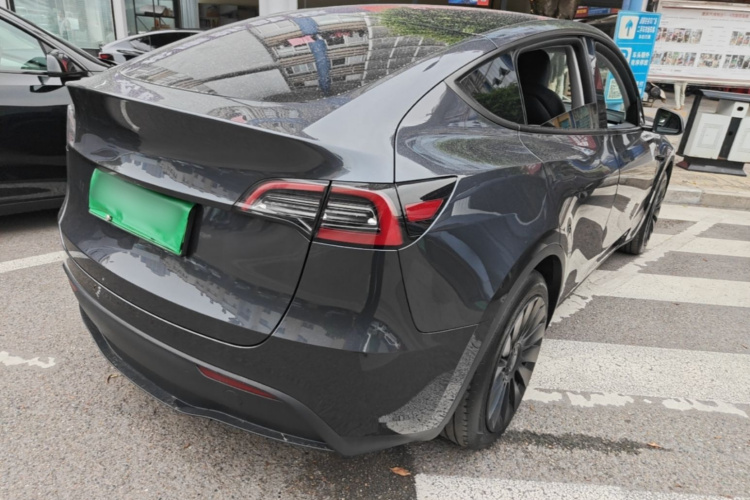 Tesla Model Y 2024 #7 Tesla Model Y 2024 car image #7