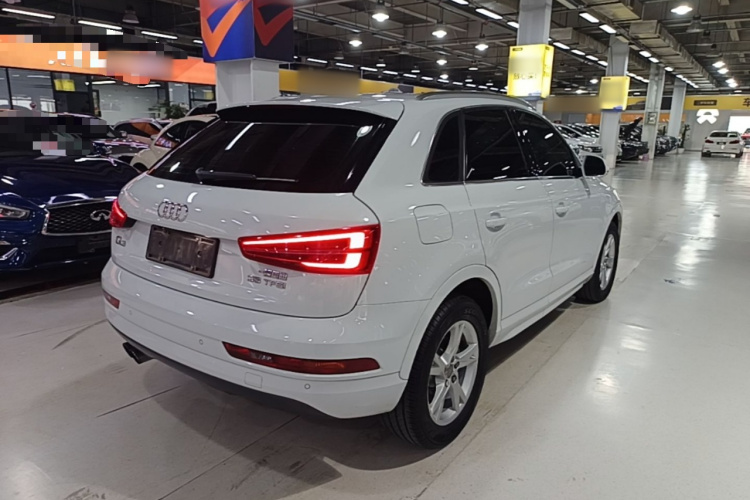 Audi Q3 2016 car image #7