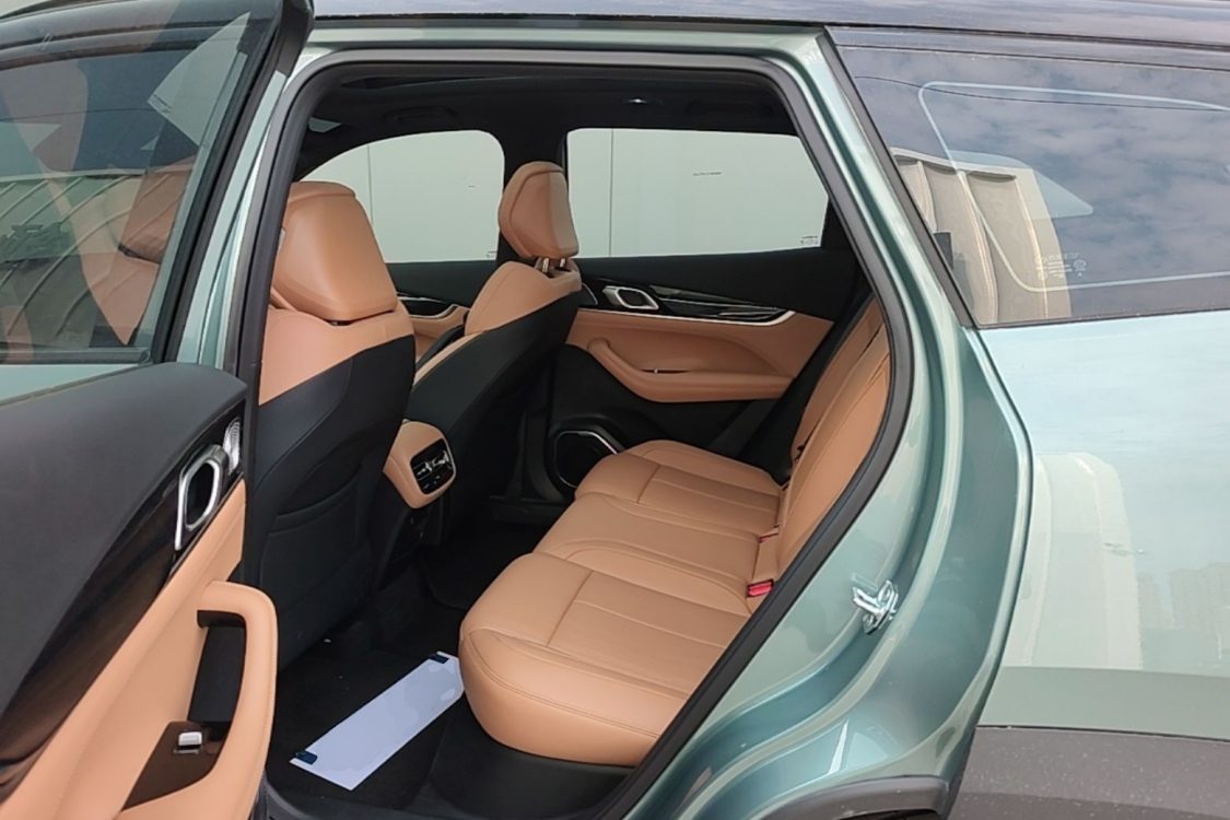 GEELY Boyue L 2026 car image #8