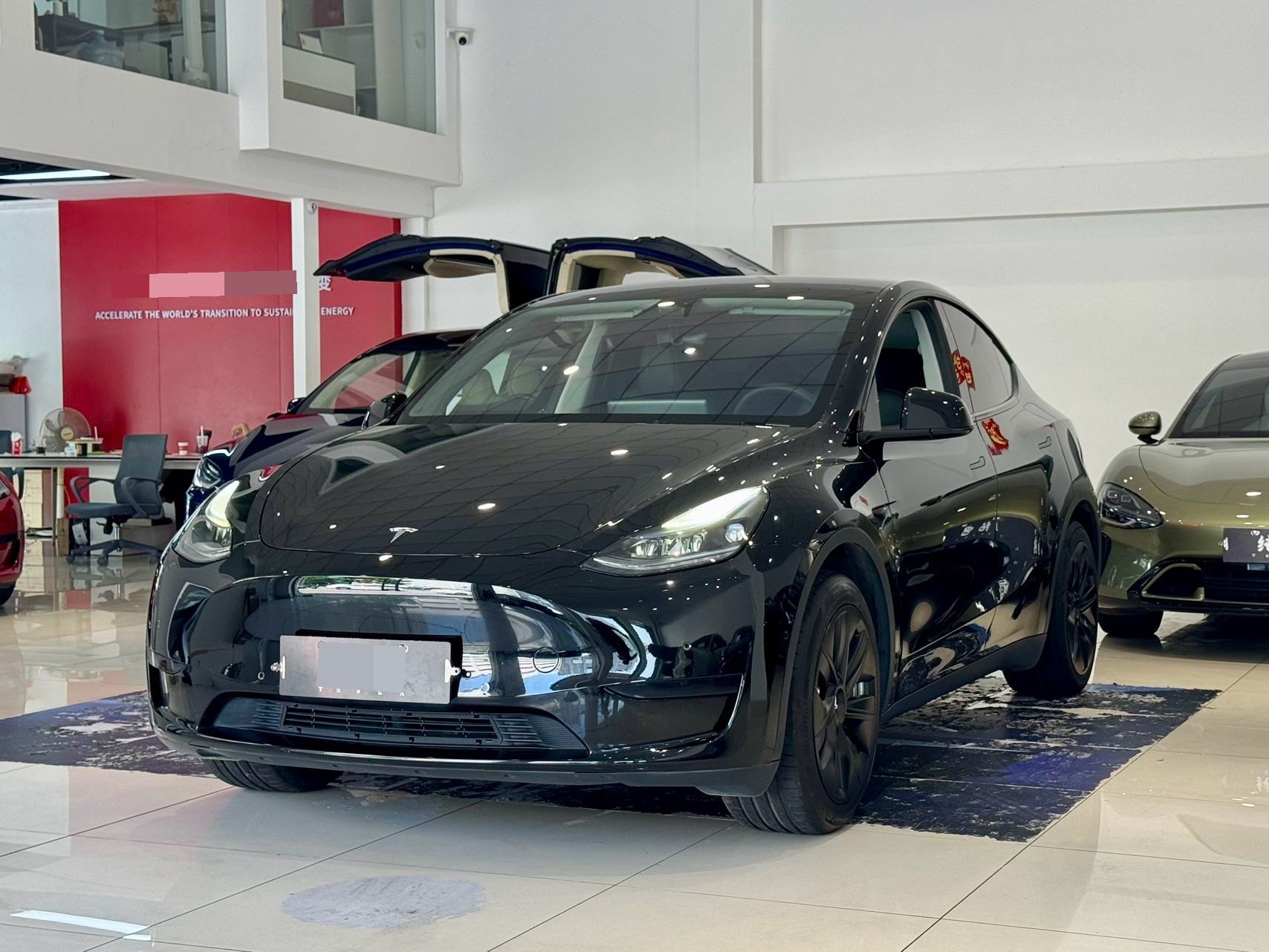 Tesla Model Y 2023 car image 