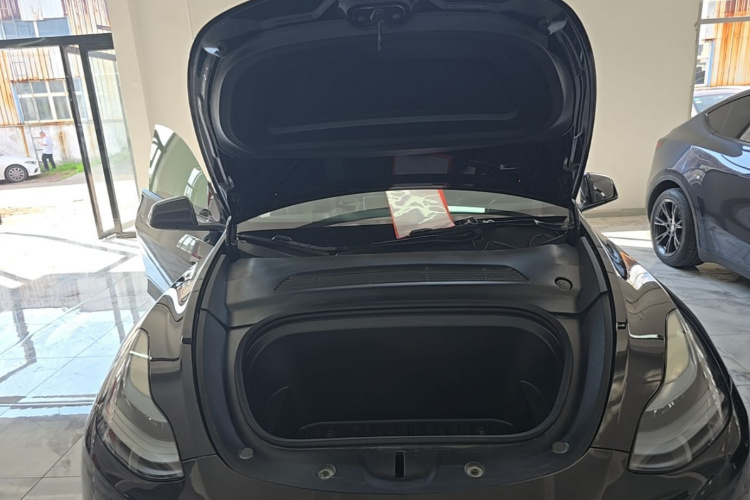Tesla Model Y 2023 car image #20