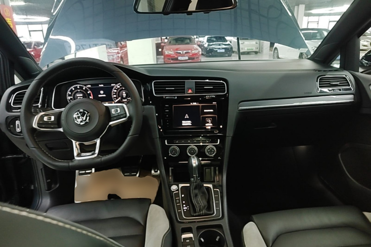Volkswagen Golf 2020 car image #10