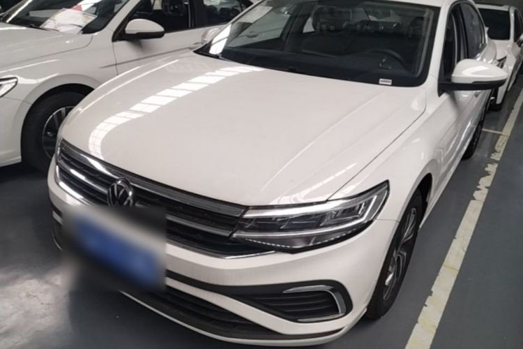 Volkswagen Bora 2026 car image #2