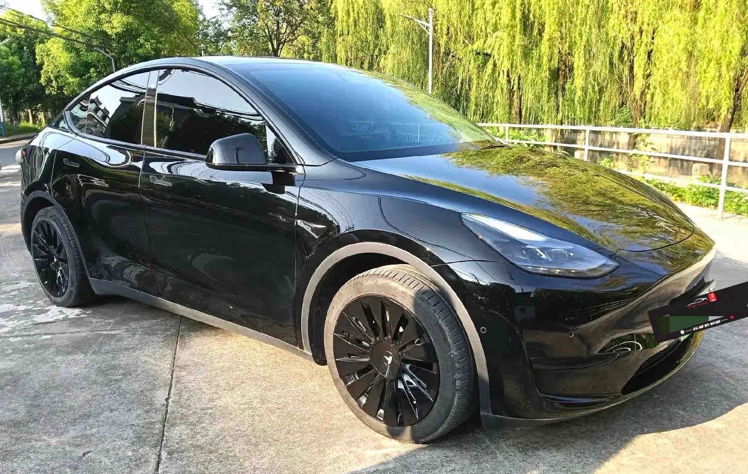 Tesla Model Y 2023 #2 Tesla Model Y 2023 car image #2