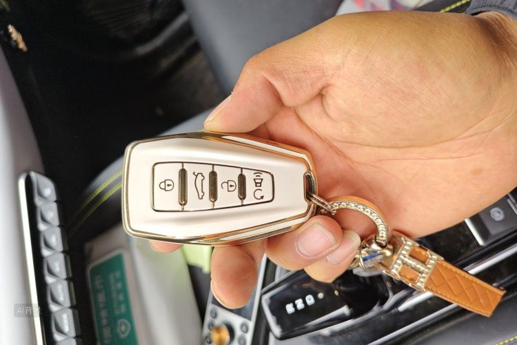 GEELY Coolray 2022 car image #10