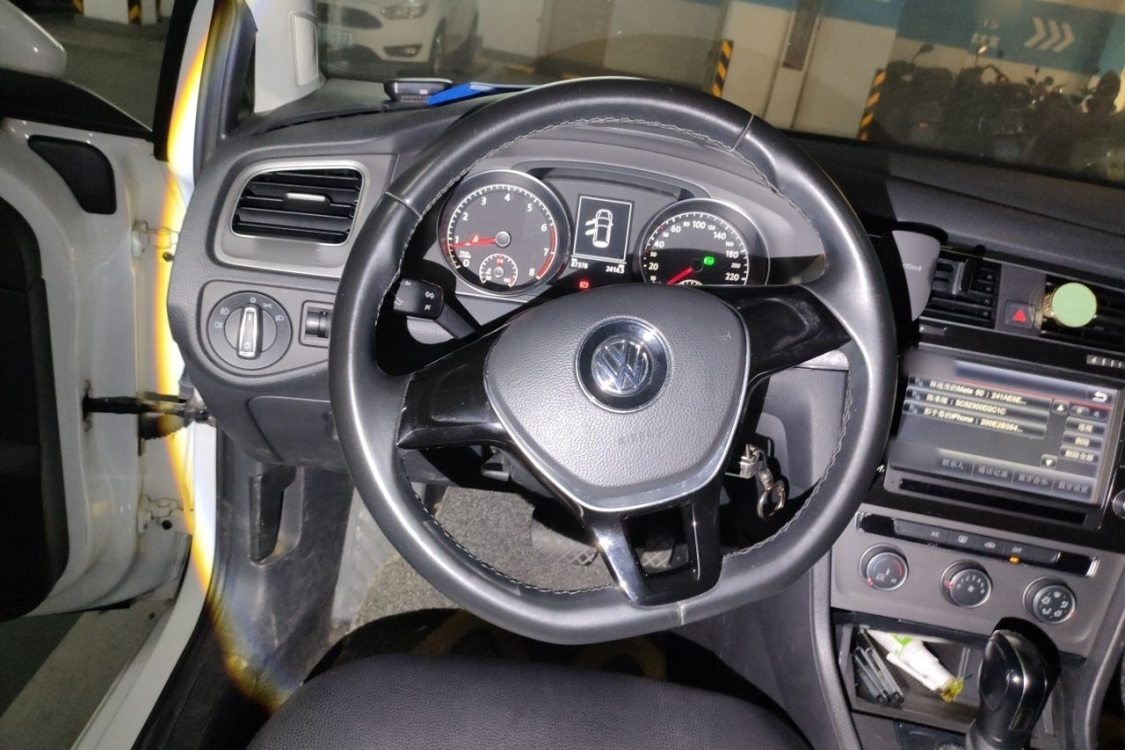 Volkswagen Golf 2014 car image #22