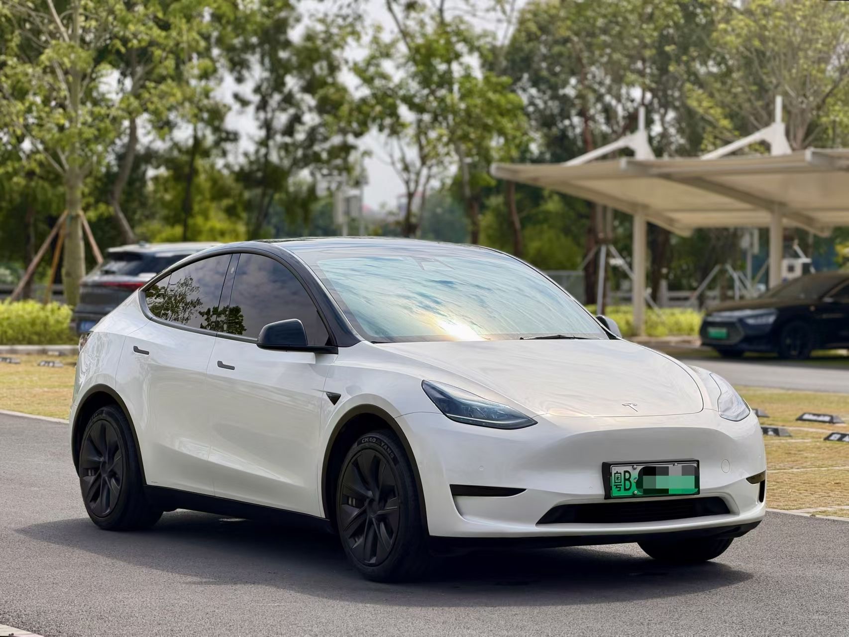 Tesla Model Y 2023 car image #3