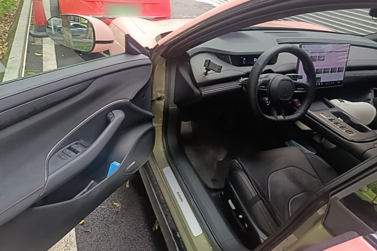 MI SU7 2025 immagine di auto #16