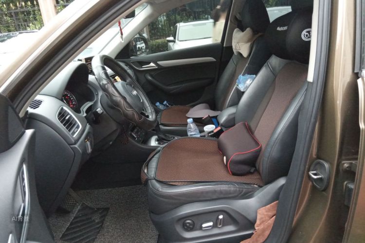 Audi Q3 2018 car image #17