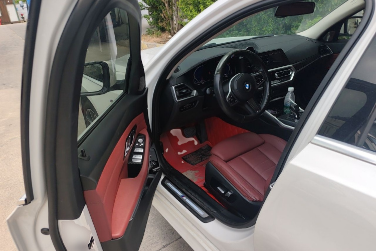BMW 3 Series 2021 car image #9