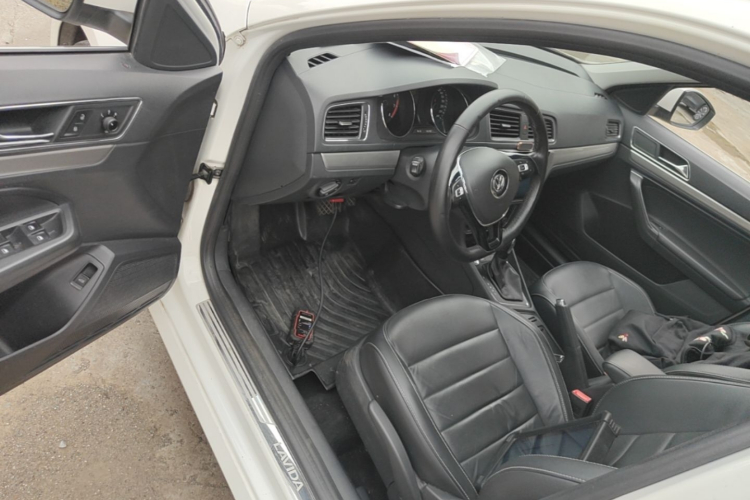 Volkswagen Lavida 2018 car image #16