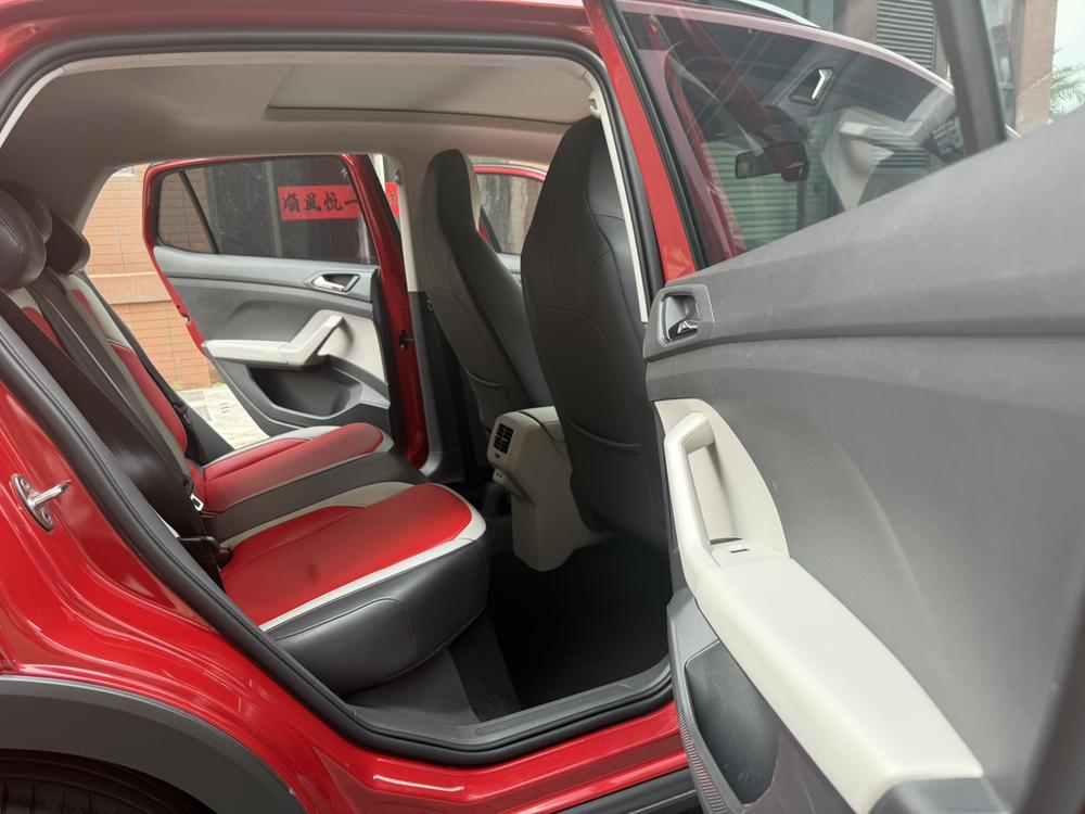 Volkswagen T-Cross 2019 #8 Volkswagen T-Cross 2019 car image #8