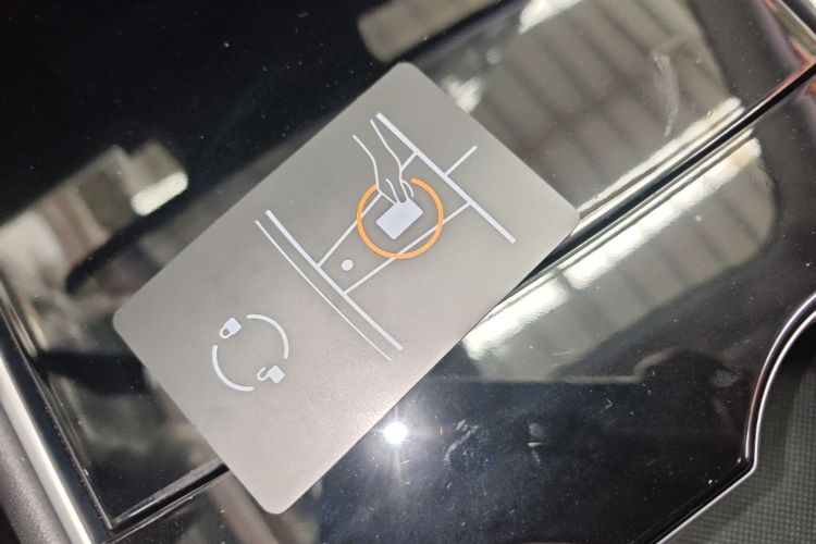 Tesla Model 3 2020 car image #9