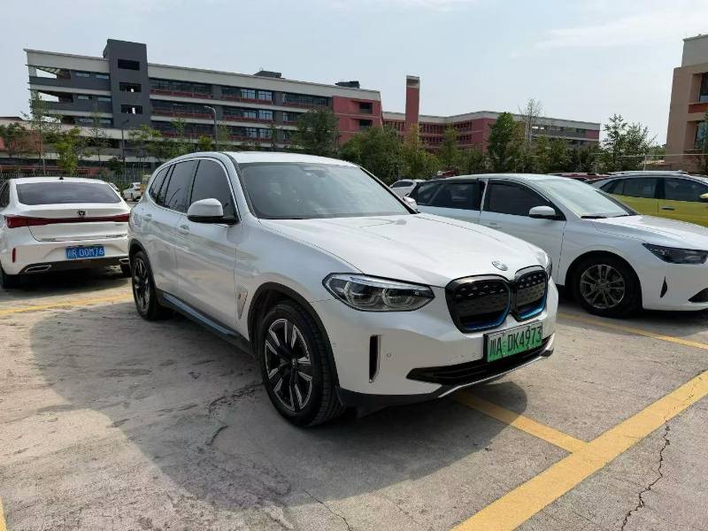 BMW iX3 2021 car image #2