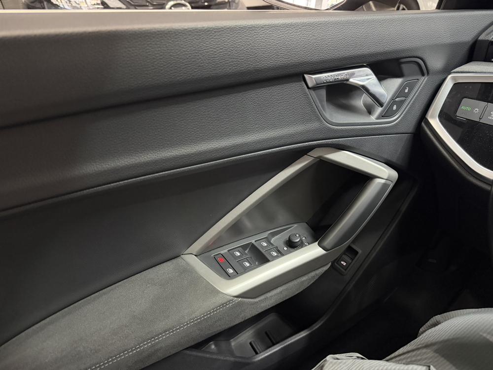 Audi Q3 2022 imagen de coche #19