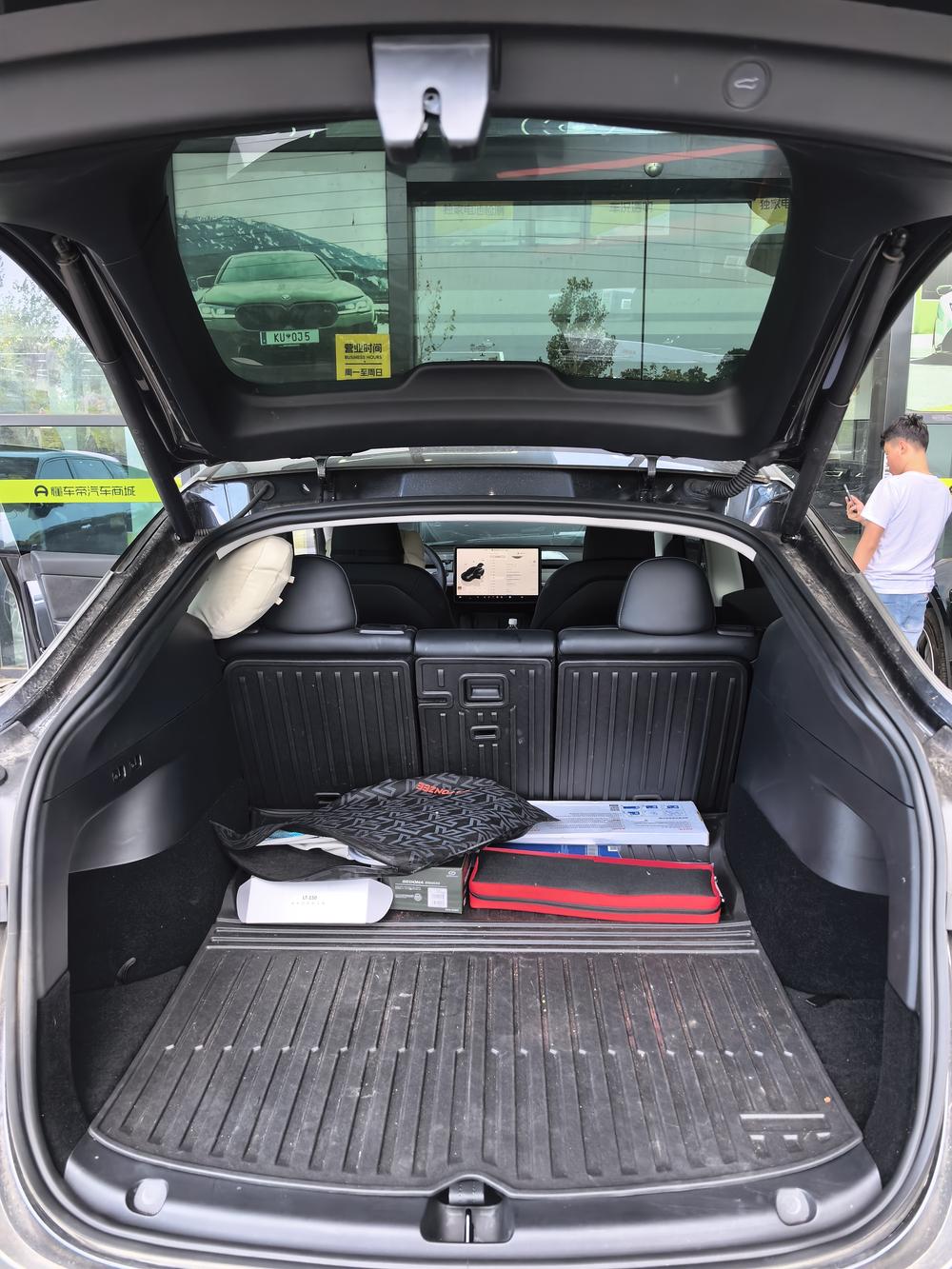 Tesla Model Y 2024 #15 Tesla Model Y 2024 car image #15