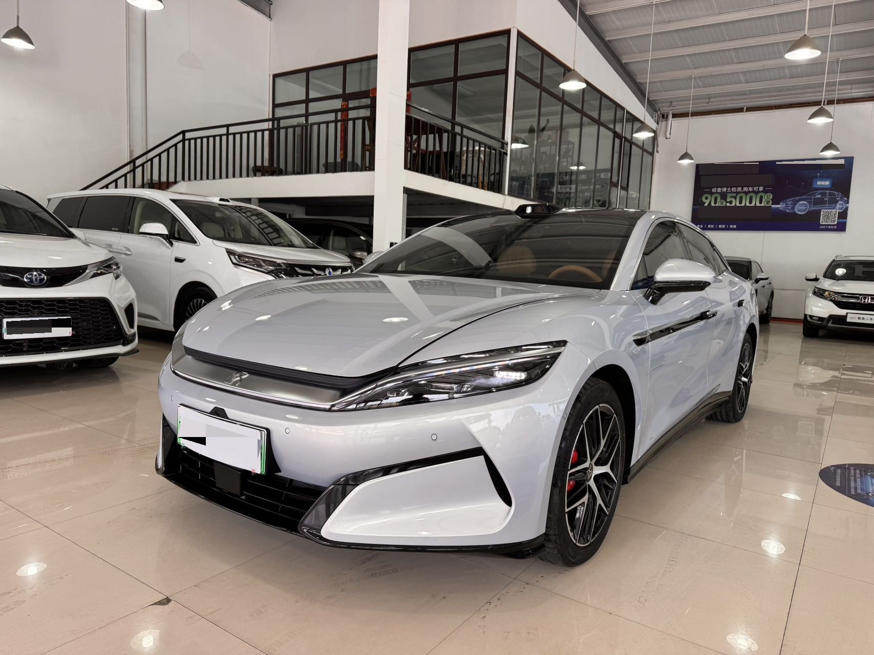 BYD HanL 2025 car image 