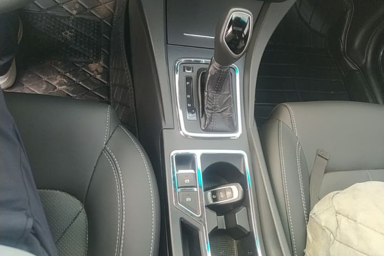 GEELY Emgrand 2018 #14 GEELY Emgrand 2018 car image #14