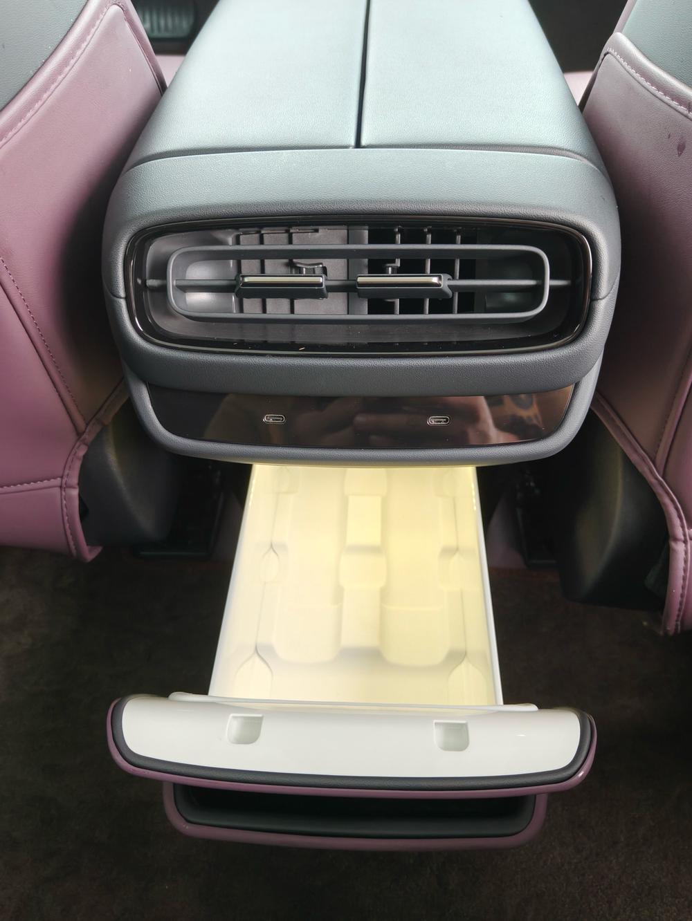 MI SU7 2024 immagine di auto #10