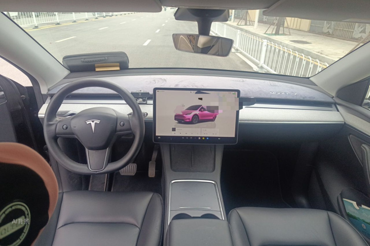 Tesla Model Y 2024 car image #11