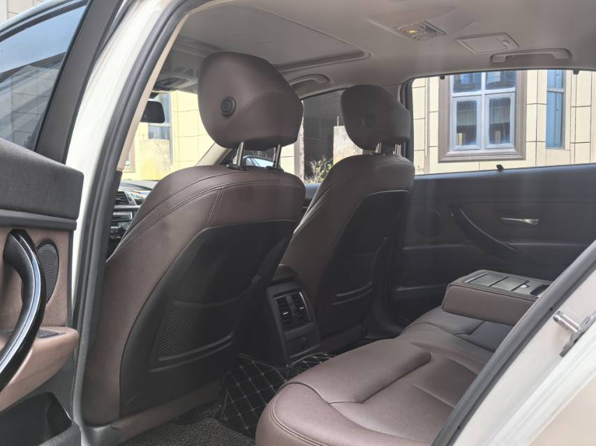 BMW 3 Series 2018 car image #8