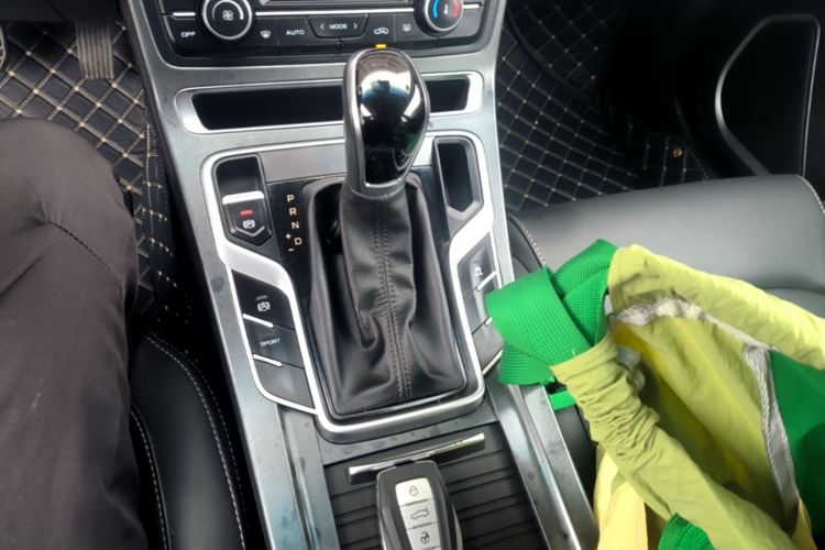 GEELY Emgrand 2019 #14 GEELY Emgrand 2019 car image #14