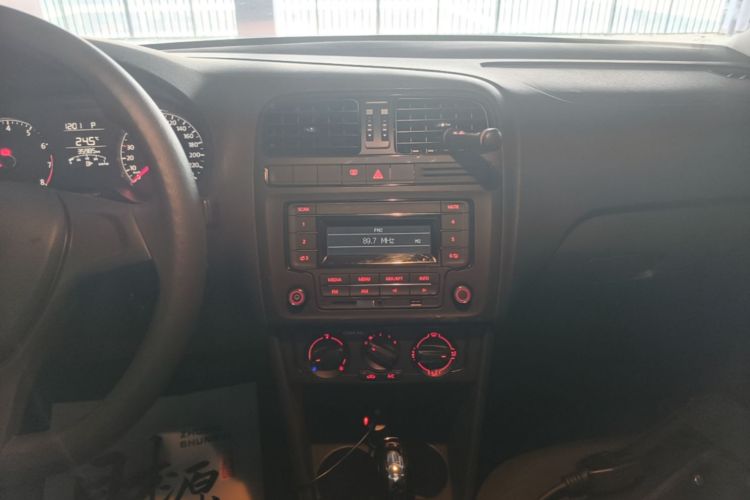 Volkswagen Polo 2016 immagine di auto #17