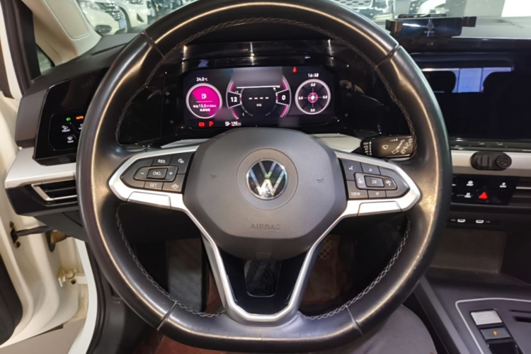 Volkswagen Golf 2021 car image #11