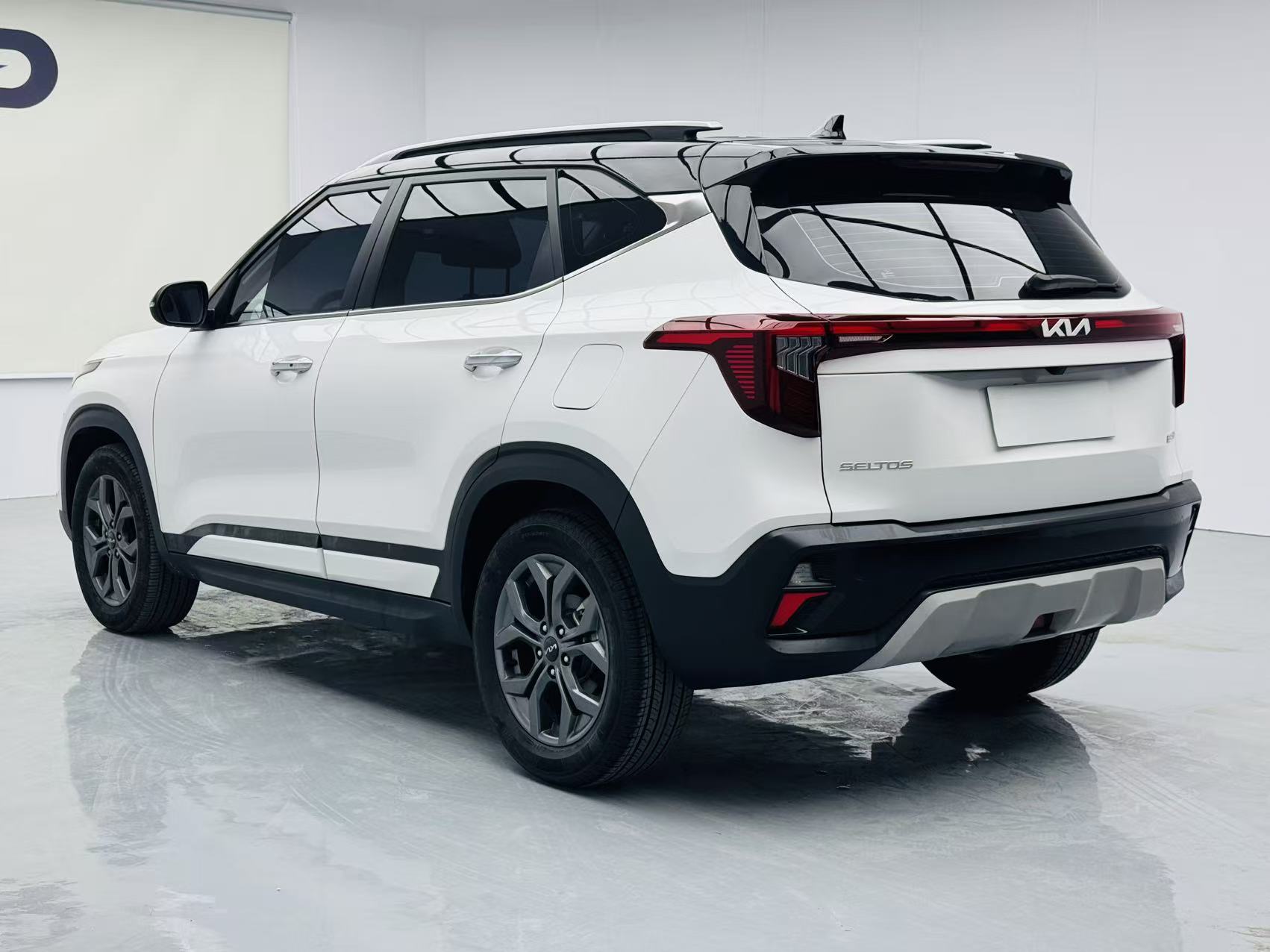 Kia Seltos 2023 #4 Kia Seltos 2023 car image #4