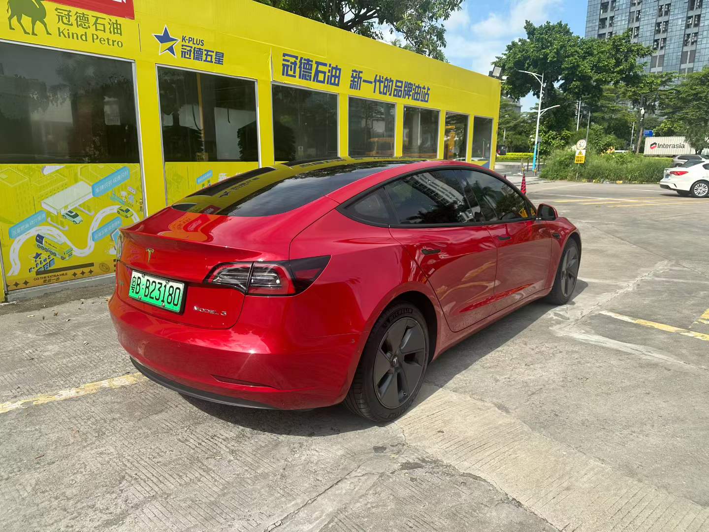 Tesla Model 3 2022 car image #2