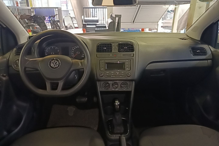 Volkswagen Polo 2017 car image #11