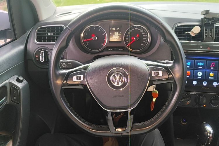 Volkswagen Polo 2017 car image #11