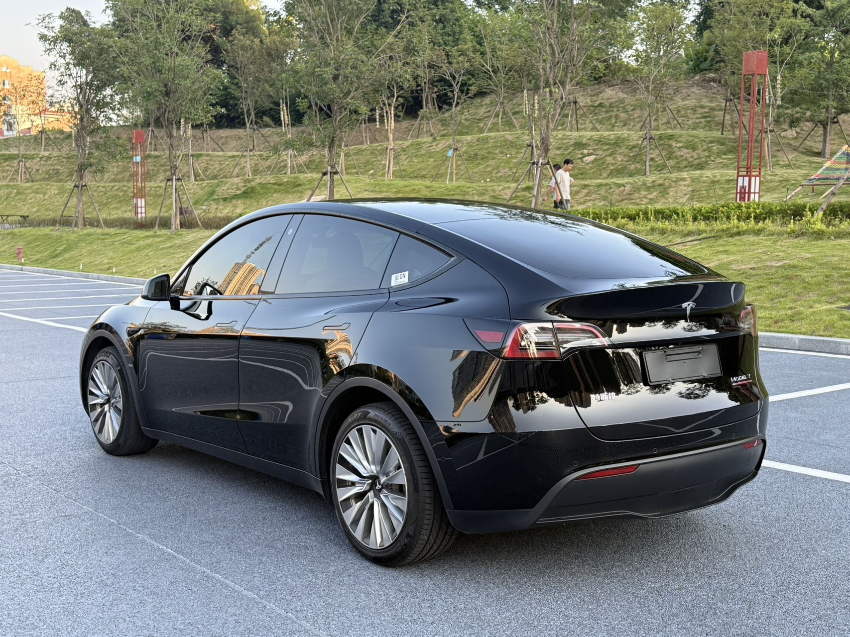 Tesla Model Y 2021 صورة سيارة #7