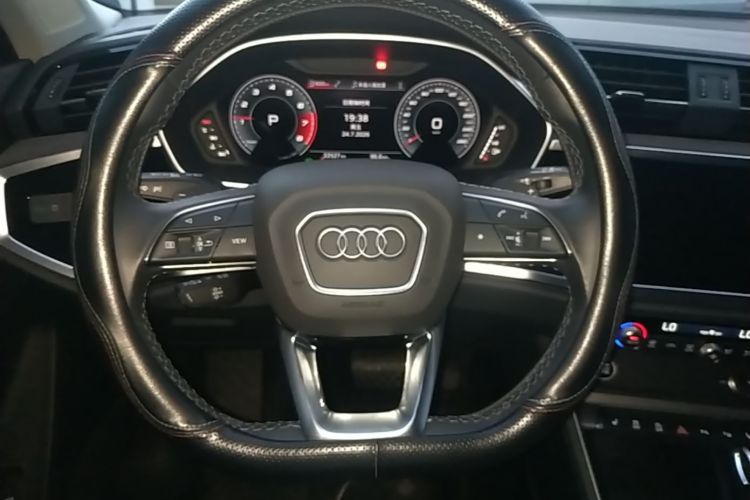 Audi Q3 2022 car image #11