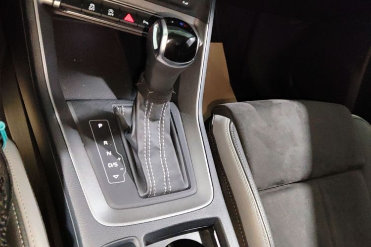 Audi Q3 2023 car image #14