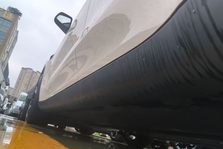Tesla Model Y 2023 car image #27