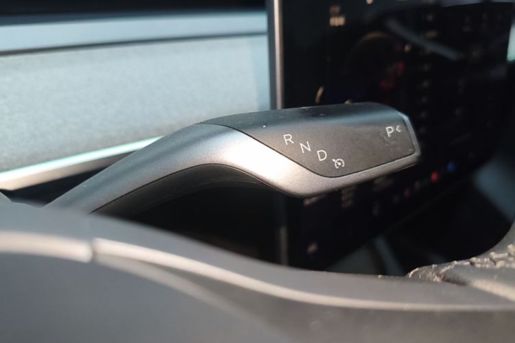 Tesla Model Y 2024 immagine di auto #14