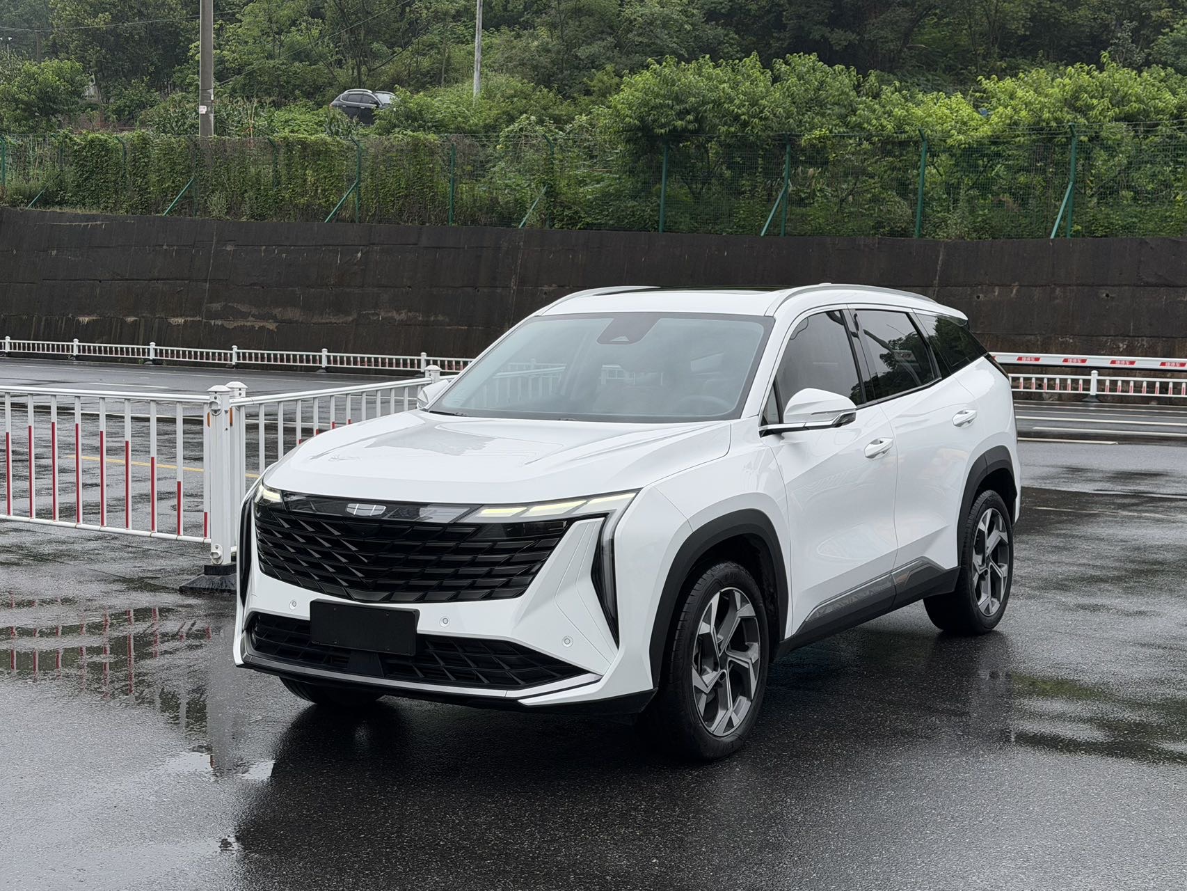 GEELY Boyue L 2023 car image 
