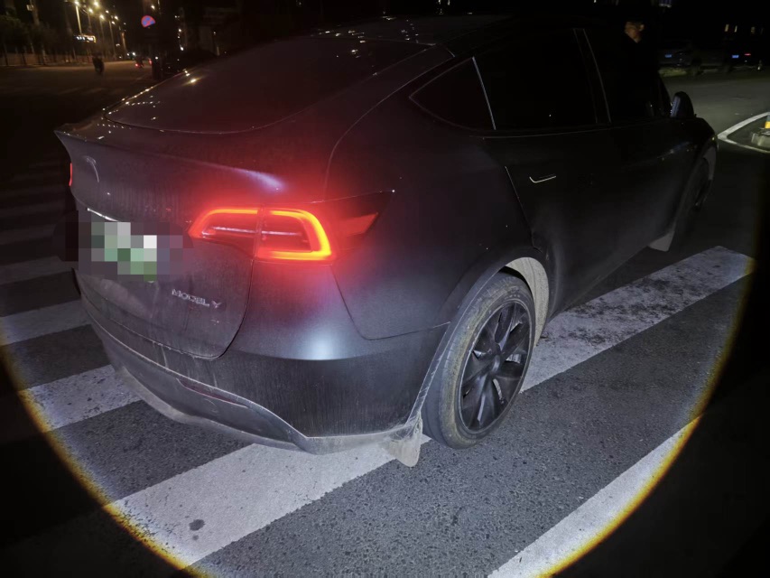 Tesla Model Y 2025 #2 Tesla Model Y 2025 car image #2