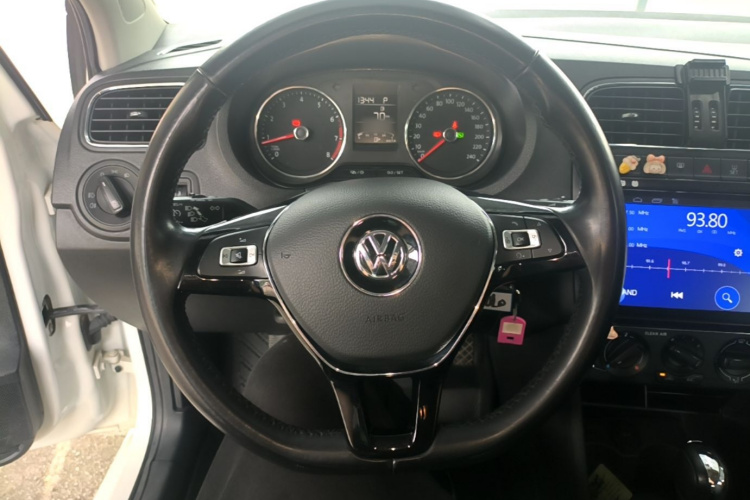 Volkswagen Polo 2019 car image #11