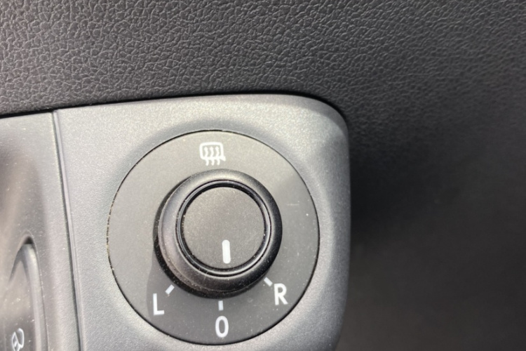 Volkswagen Polo 2016 car image #13