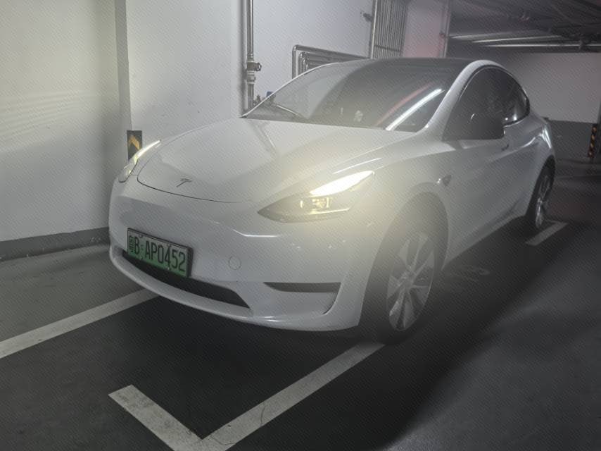 Tesla Model Y 2023 car image 
