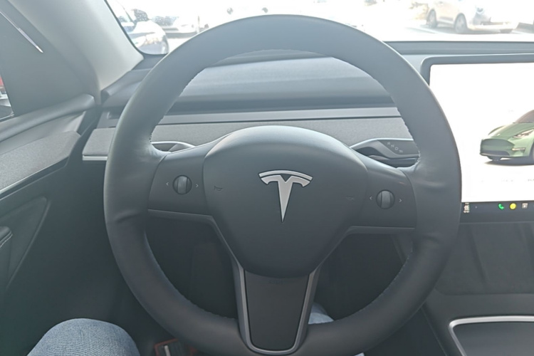 Tesla Model Y 2024 #11 Tesla Model Y 2024 immagine di auto #11