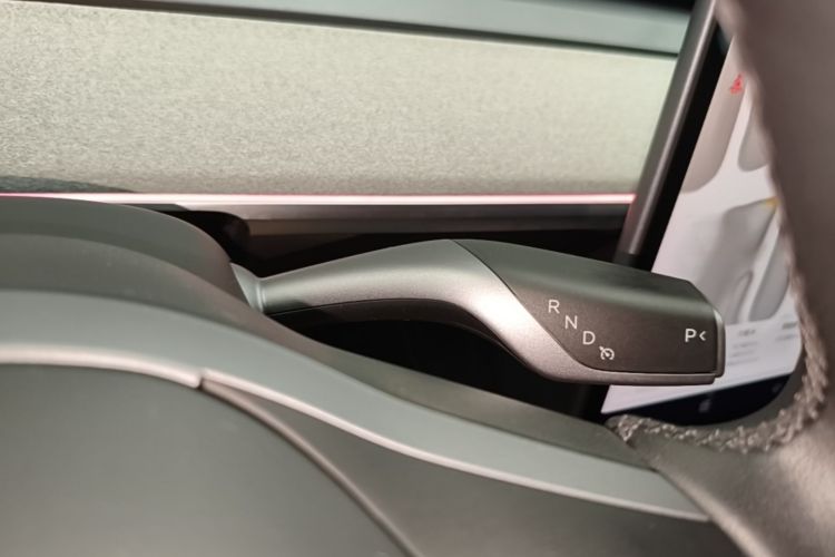 Tesla Model Y 2024 #18 Tesla Model Y 2024 car image #18