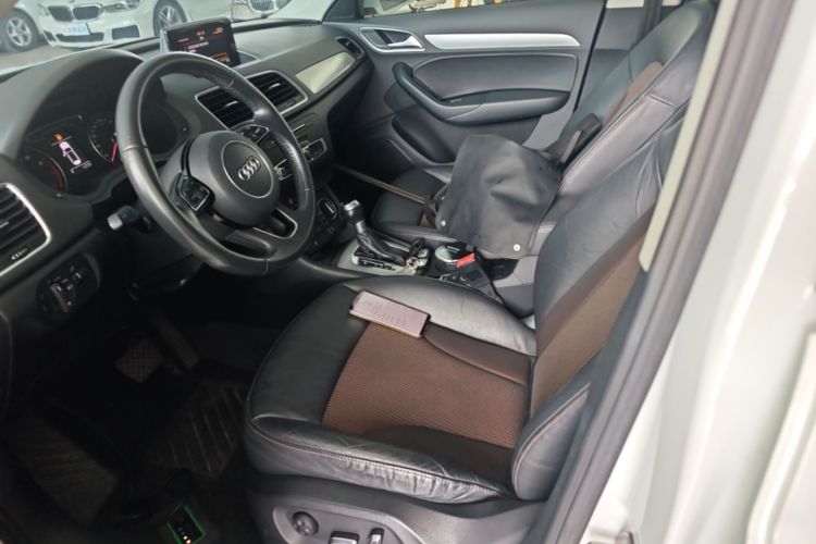 Audi Q3 2018 car image #15