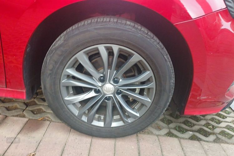 MG 5 2025 imagen de coche #9