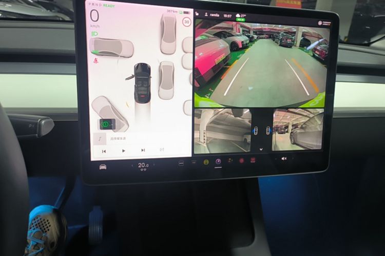 Tesla Model Y 2021 car image #13